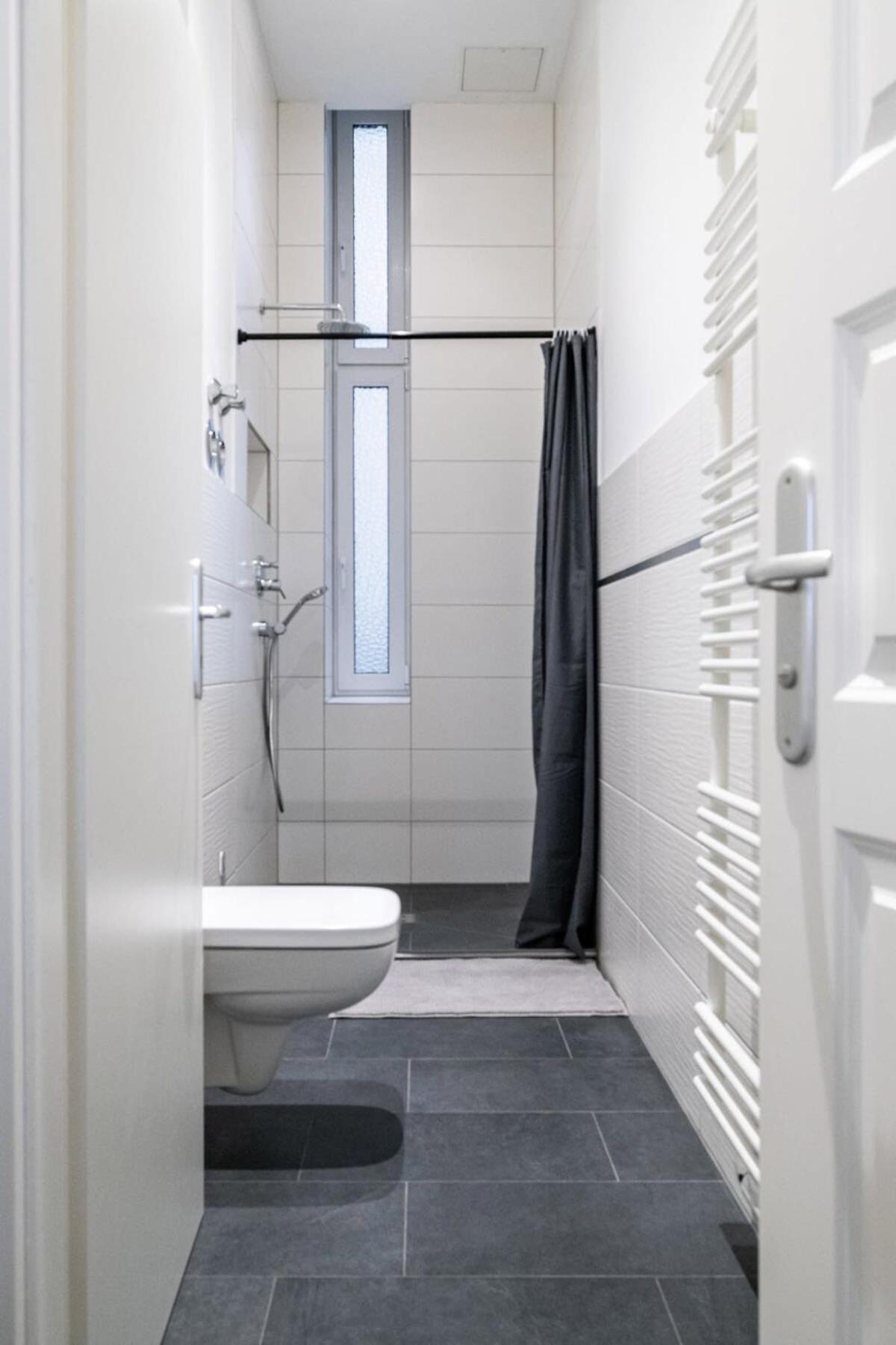 Homely - Spacious, Modern, S-bahn Nearby , Groups & Families * Berlijn