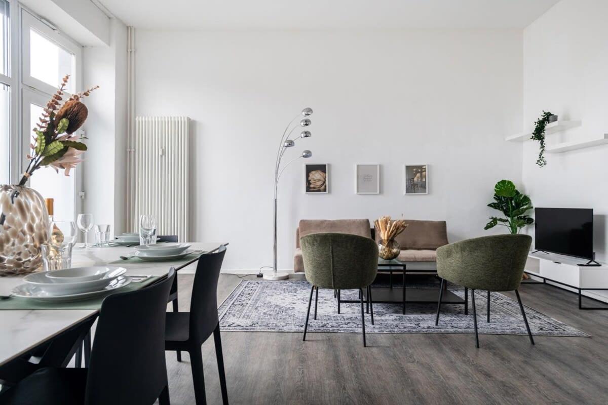 Appartement Homely - Spacious, Modern, S-bahn Nearby , Groups & Families Berlijn