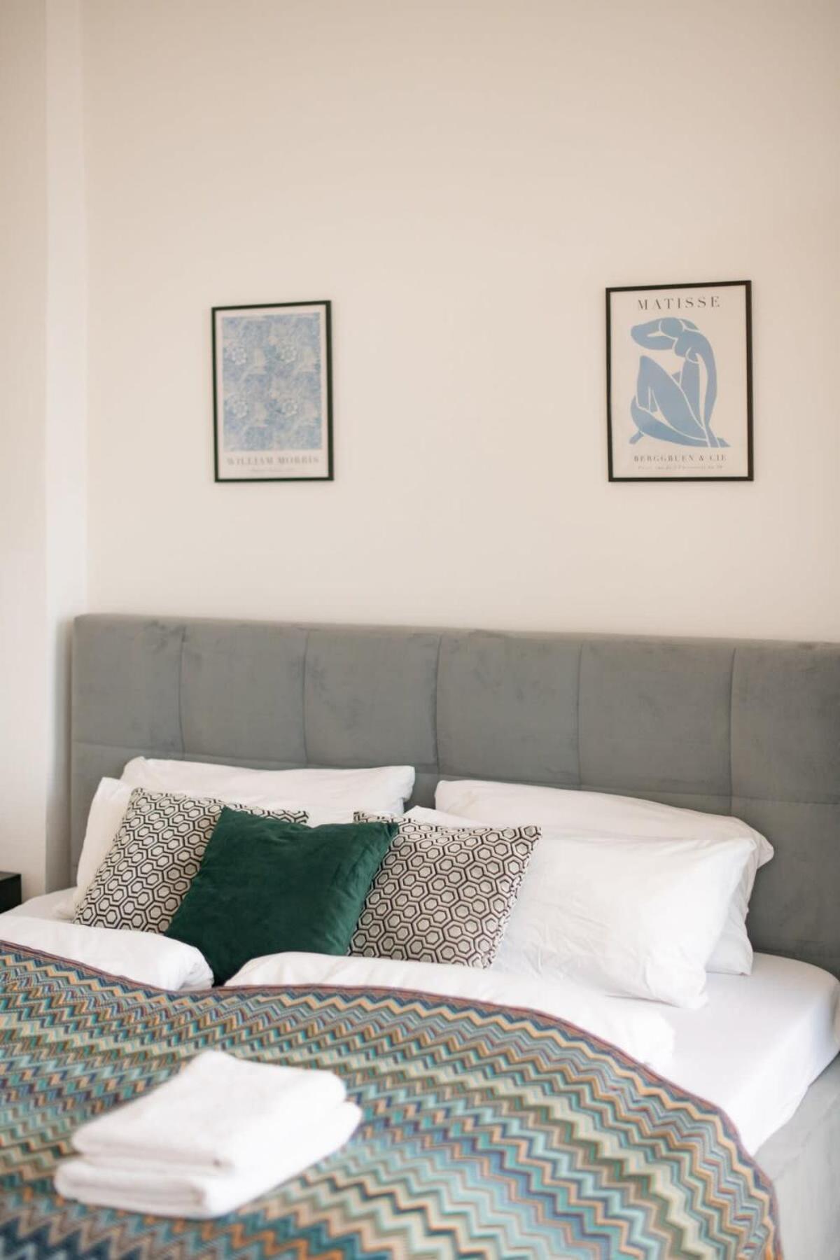 Appartement Homely - Spacious, Modern, S-bahn Nearby , Groups & Families