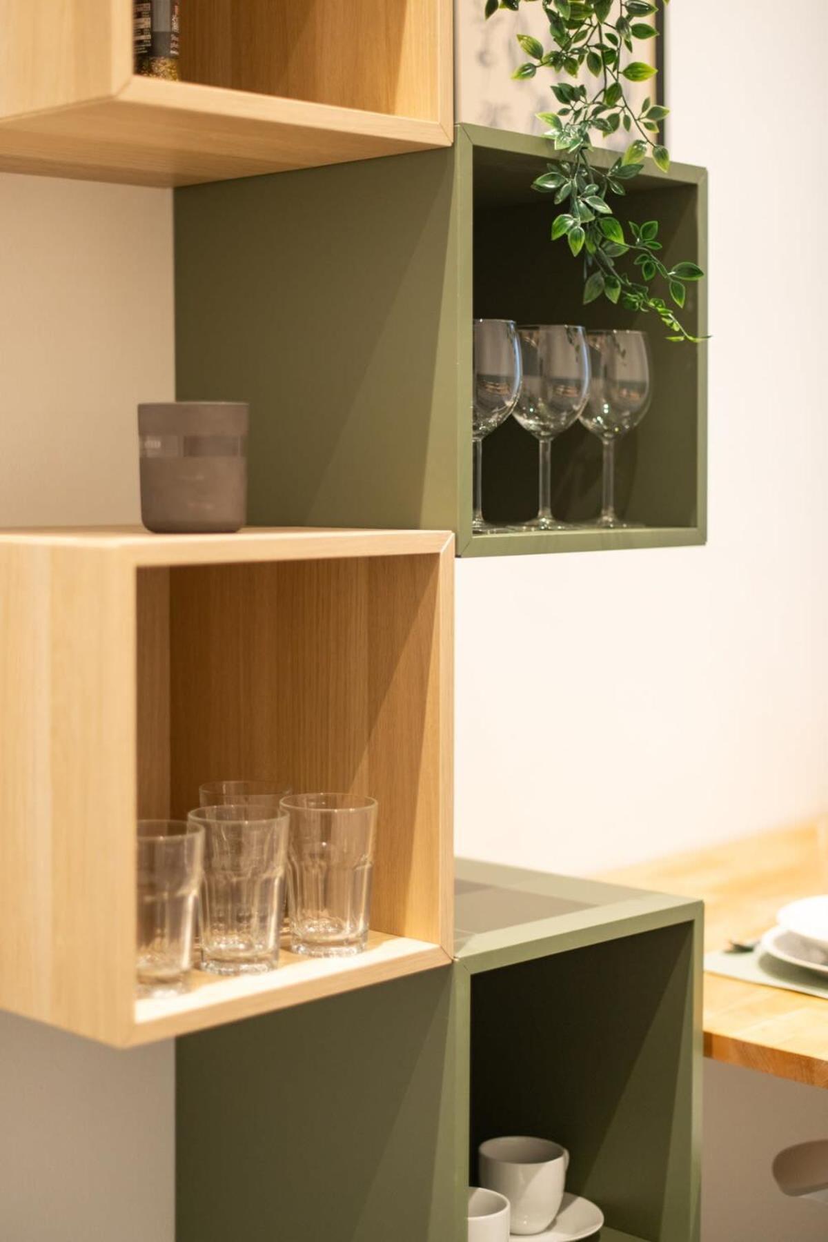 Homely - Spacious, Modern, S-bahn Nearby , Groups & Families Berlijn