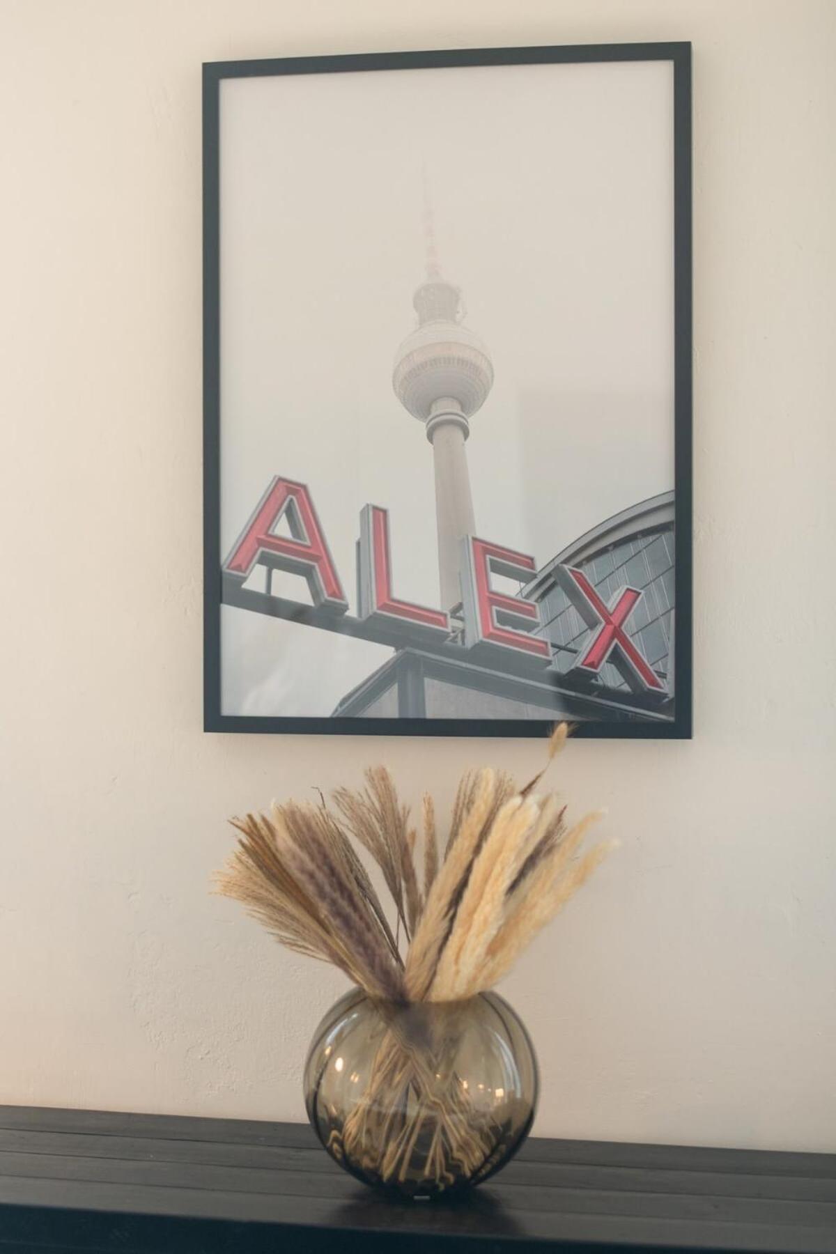 Homely - Spacious, Modern, S-bahn Nearby , Groups & Families Appartement *