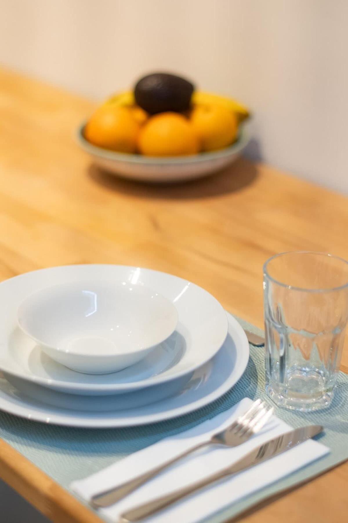 Appartement Homely - Spacious, Modern, S-bahn Nearby , Groups & Families Berlijn
