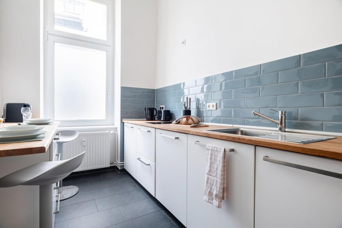 Appartement Homely - Spacious, Modern, S-bahn Nearby , Groups & Families Berlijn