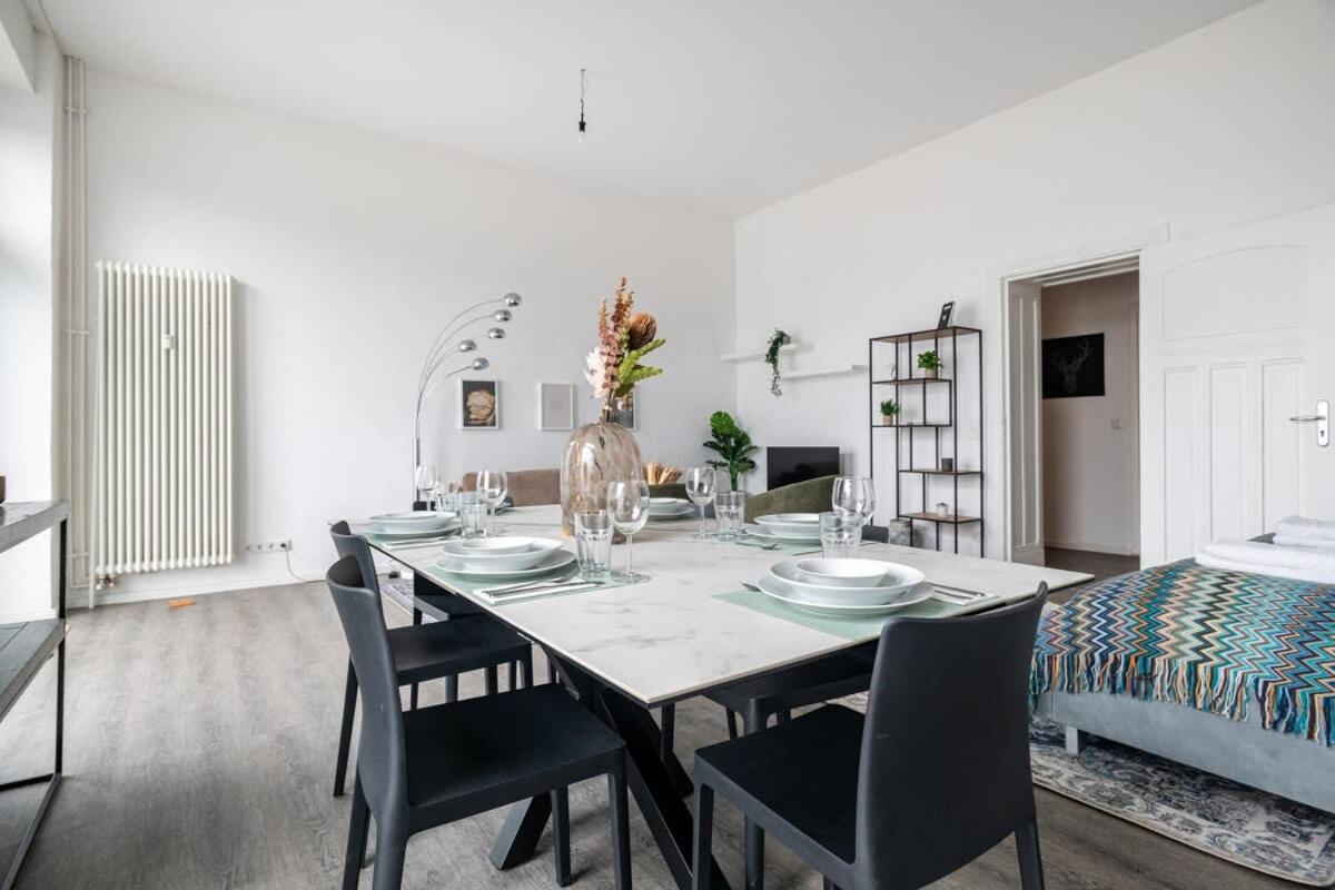 Homely - Spacious, Modern, S-bahn Nearby , Groups & Families * Berlijn