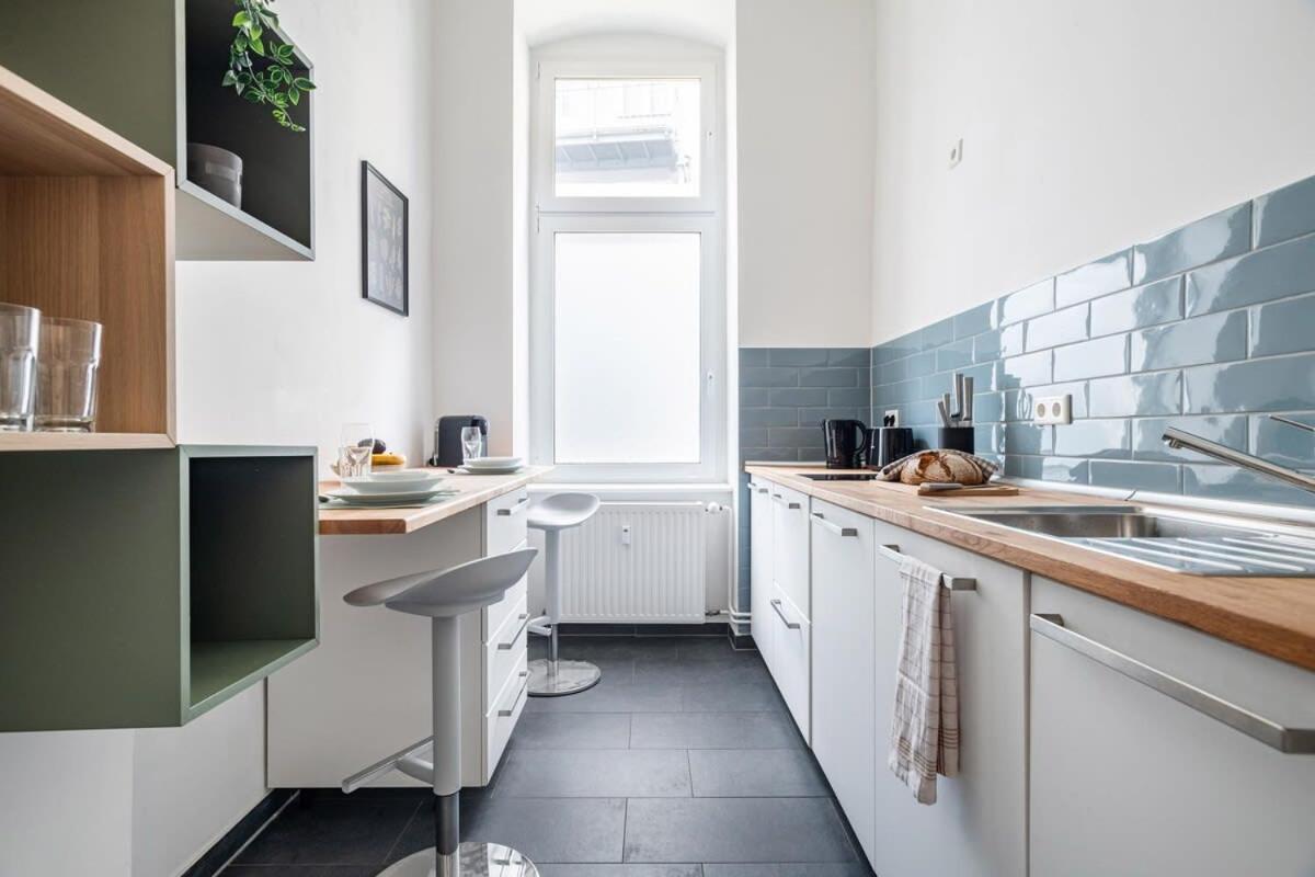 Homely - Spacious, Modern, S-bahn Nearby , Groups & Families Berlijn