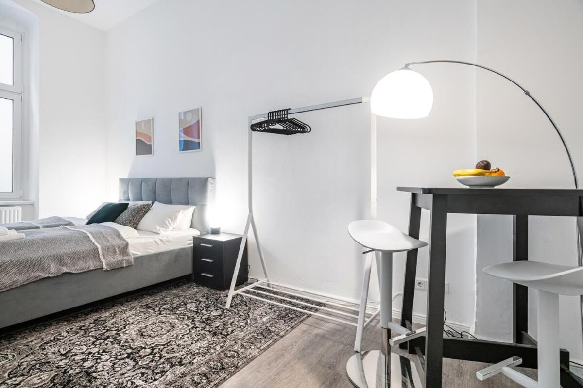 Appartement Homely - Spacious, Modern, S-bahn Nearby , Groups & Families Berlijn