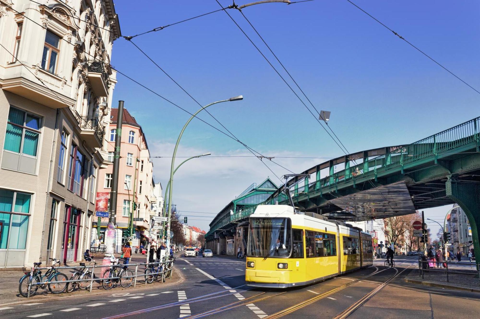 Appartement Homely - Spacious, Modern, S-bahn Nearby , Groups & Families *